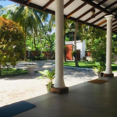 Casa Blanca Hotel Ahangama Buitenkant foto