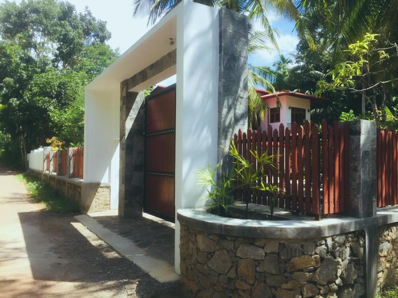 Casa Blanca Hotel Ahangama Buitenkant foto
