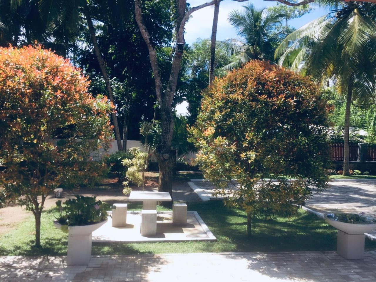 Casa Blanca Hotel Ahangama Buitenkant foto